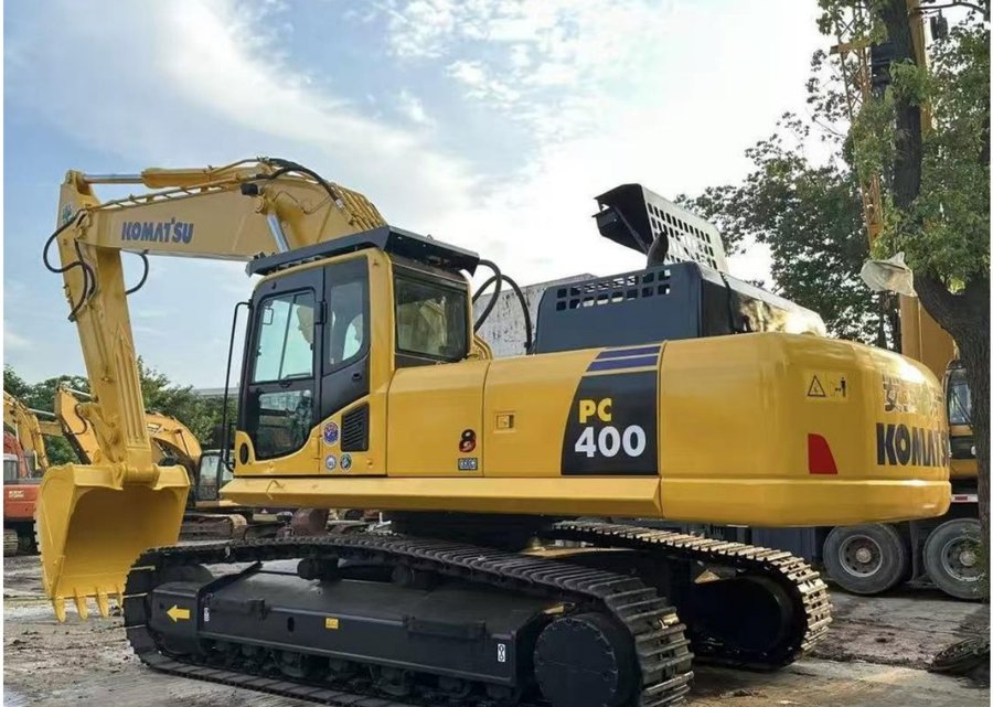 Komatsu 400 — гусеничный экскаватор